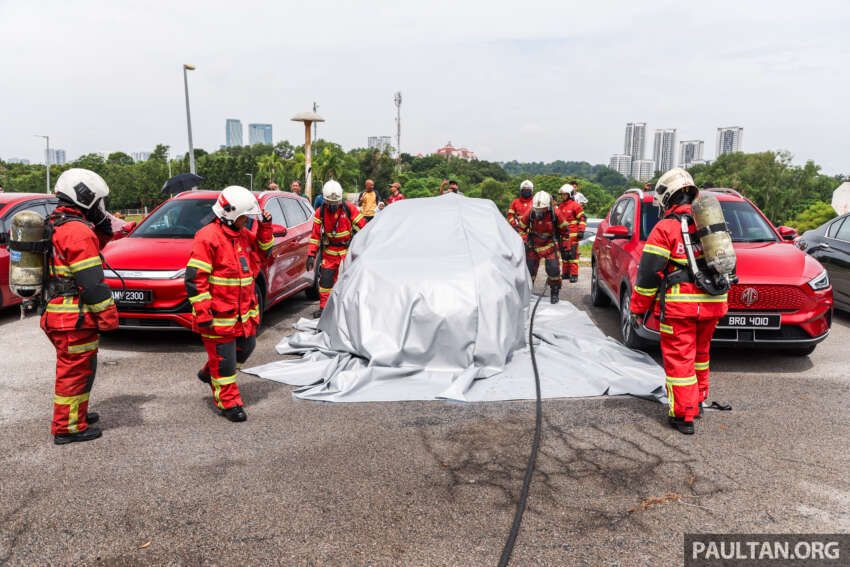 EV fire blanket demonstrated by Fire and Rescue department of Malaysia – suitable for most vehicles 1767860