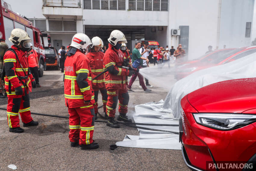 EV fire blanket demonstrated by Fire and Rescue department of Malaysia – suitable for most vehicles 1767862