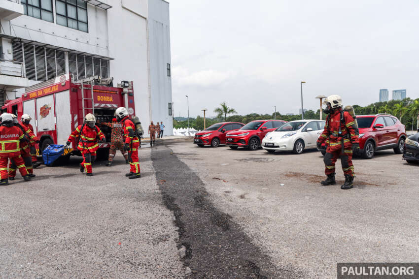 EV fire blanket demonstrated by Fire and Rescue department of Malaysia – suitable for most vehicles 1767848