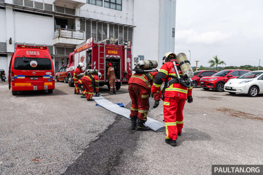EV fire blanket demonstrated by Fire and Rescue department of Malaysia – suitable for most vehicles 1767849