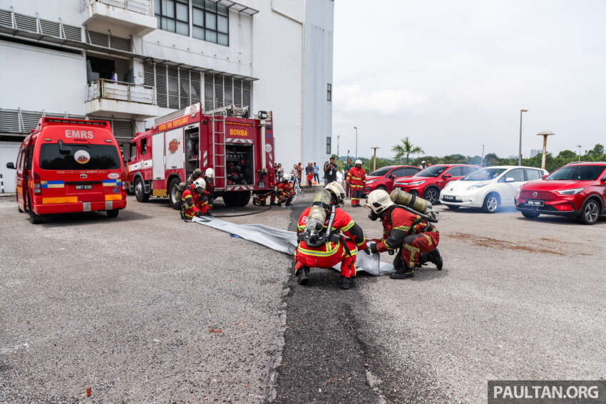 EV fire blanket demonstrated by Fire and Rescue department of Malaysia – suitable for most vehicles 1767850