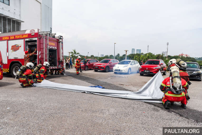 EV fire blanket demonstrated by Fire and Rescue department of Malaysia – suitable for most vehicles 1767851