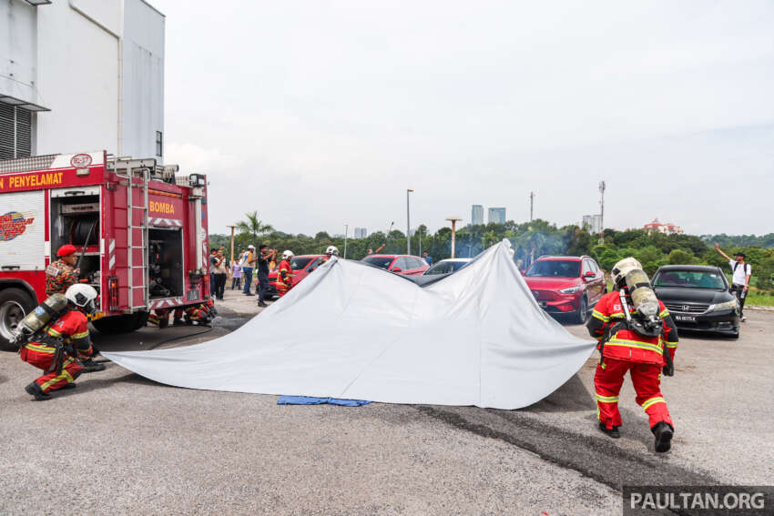 EV fire blanket demonstrated by Fire and Rescue department of Malaysia – suitable for most vehicles 1767852