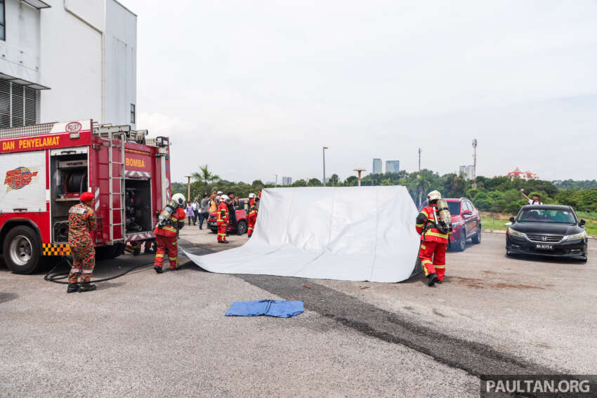 EV fire blanket demonstrated by Fire and Rescue department of Malaysia – suitable for most vehicles 1767853