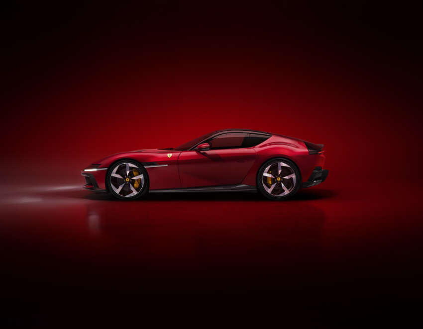 Ferrari 12Cilindri – front-engined flagship with 830 PS 6.5L NA V12, 0-100 km/h 2.95 secs, 9,500 rpm redline! 1764006