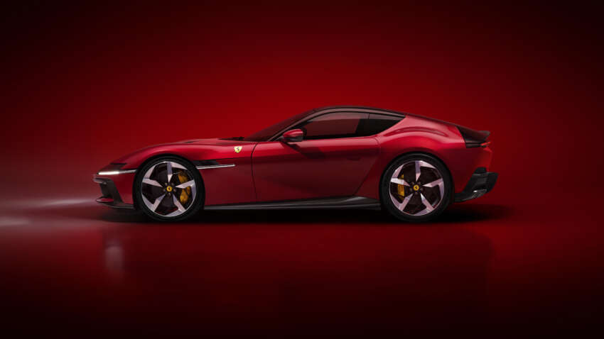 Ferrari 12Cilindri – front-engined flagship with 830 PS 6.5L NA V12, 0-100 km/h 2.95 secs, 9,500 rpm redline! 1764009