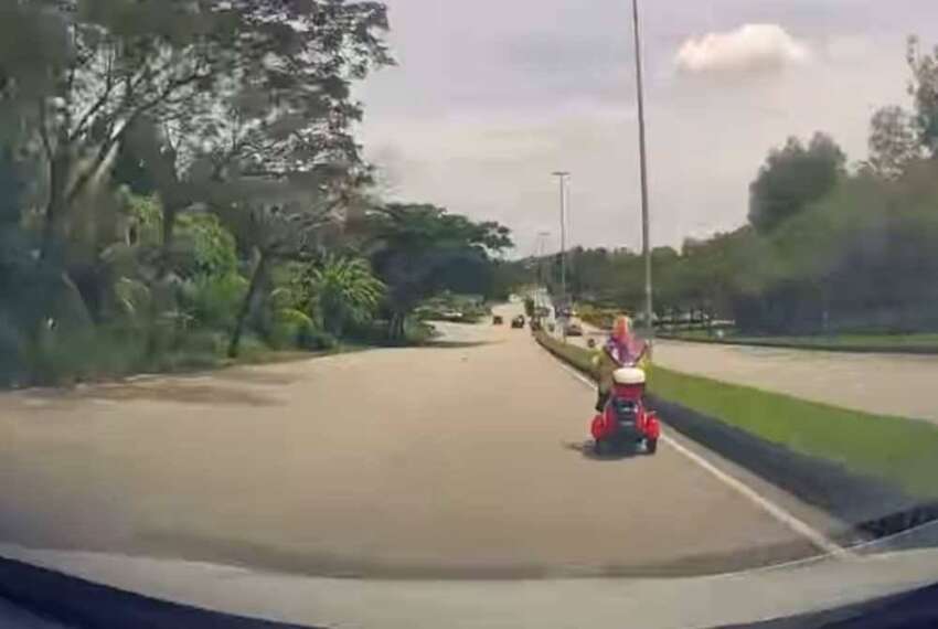 Polis cari wanita tunggang skuter mikromobiliti atas jalan raya di Rawang; bahayakan pengguna lain 1769958