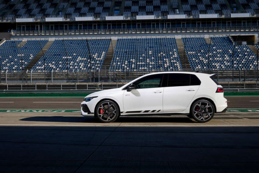 2024 Volkswagen Golf GTI Clubsport Mk8.5 debuts – more aggressive styling, 300 PS; 0-100 km/h in 5.6s 1774316