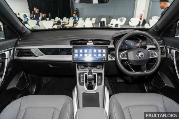 Proton X70 2025 — empat varian, rekaan bampar baru,  IHU 12.3-inci, Apple CarPlay dan Android Auto