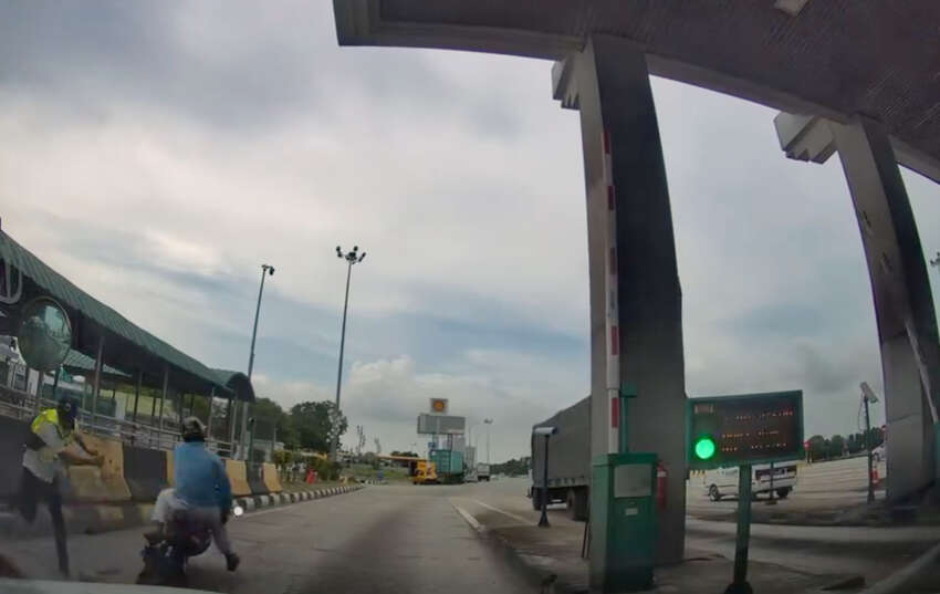 Motorcycle crashes into person at toll plaza – use the correct lane, and slow down for potential hazards 1776148