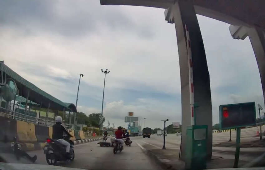 Motorcycle crashes into person at toll plaza – use the correct lane, and slow down for potential hazards 1776149
