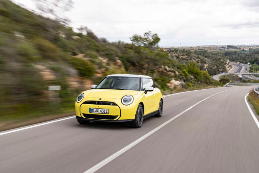 2024 MINI Cooper SE review – new Chinese-built EV MINI Hatch has nearly 2x range, but is it less fun? 1789082