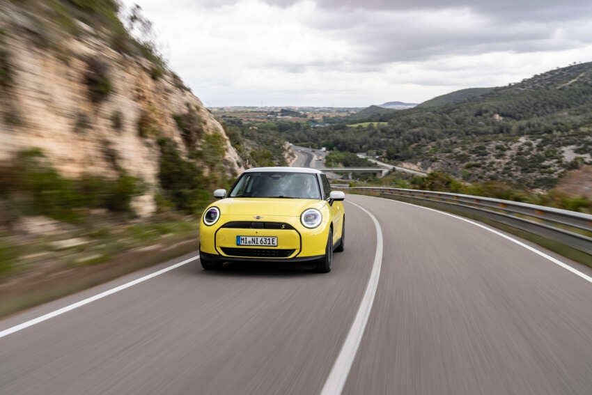 2024 MINI Cooper SE review – new Chinese-built EV MINI Hatch has nearly 2x range, but is it less fun? 1789083