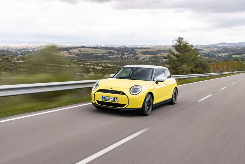 2024 MINI Cooper SE review – new Chinese-built EV MINI Hatch has nearly 2x range, but is it less fun? 1789085