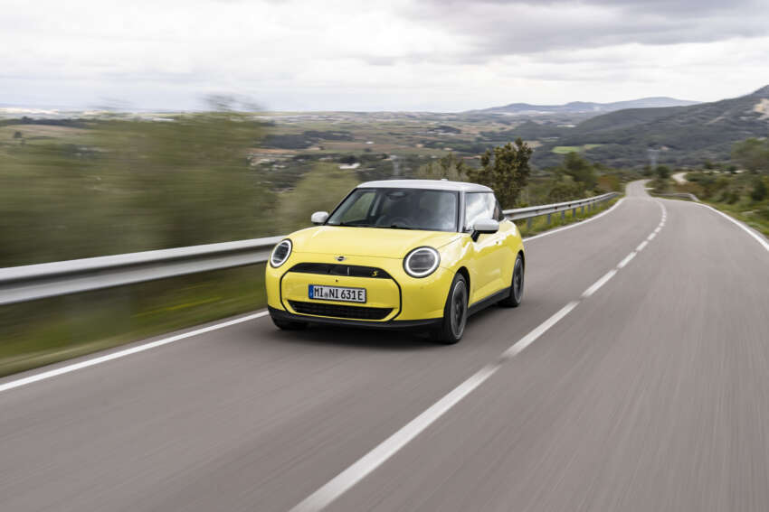 2024 MINI Cooper SE review – new Chinese-built EV MINI Hatch has nearly 2x range, but is it less fun? 1789086