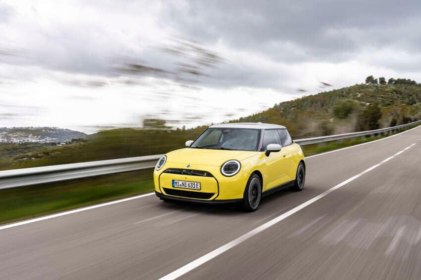 2024 MINI Cooper SE review – new Chinese-built EV MINI Hatch has nearly 2x range, but is it less fun? 1789074