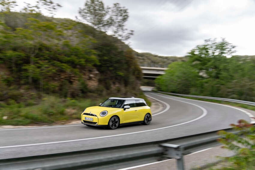 2024 MINI Cooper SE review – new Chinese-built EV MINI Hatch has nearly 2x range, but is it less fun? 1789092