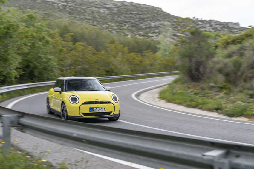 2024 MINI Cooper SE review – new Chinese-built EV MINI Hatch has nearly 2x range, but is it less fun? 1789094