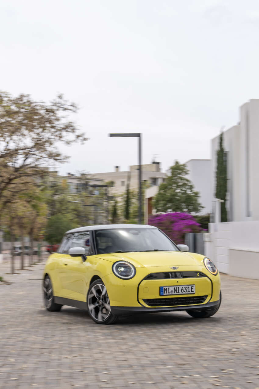 2024 MINI Cooper SE review – new Chinese-built EV MINI Hatch has nearly 2x range, but is it less fun? 1789108