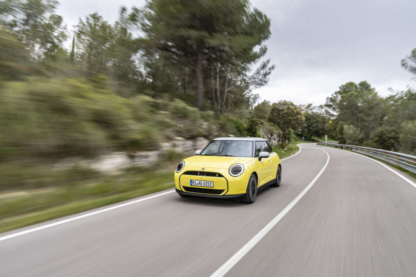 2024 MINI Cooper SE review – new Chinese-built EV MINI Hatch has nearly 2x range, but is it less fun? 1789076