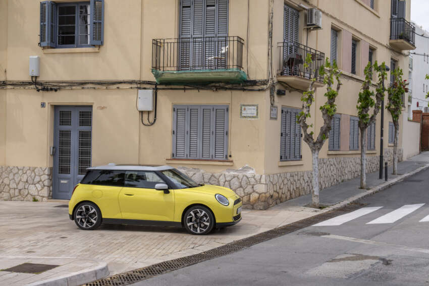 2024 MINI Cooper SE review – new Chinese-built EV MINI Hatch has nearly 2x range, but is it less fun? 1789112