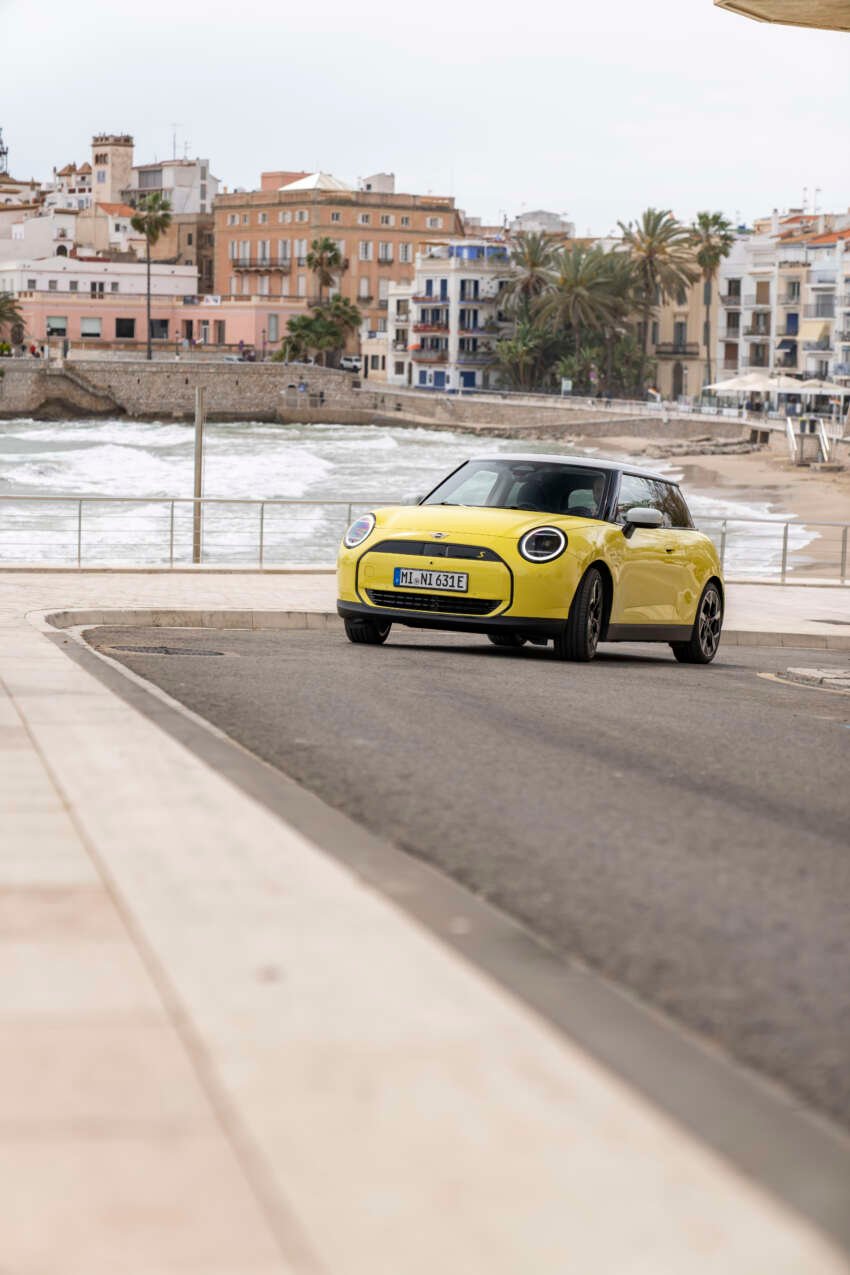 2024 MINI Cooper SE review – new Chinese-built EV MINI Hatch has nearly 2x range, but is it less fun? 1789114