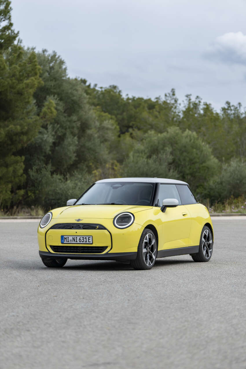 2024 MINI Cooper SE review – new Chinese-built EV MINI Hatch has nearly 2x range, but is it less fun? 1789127