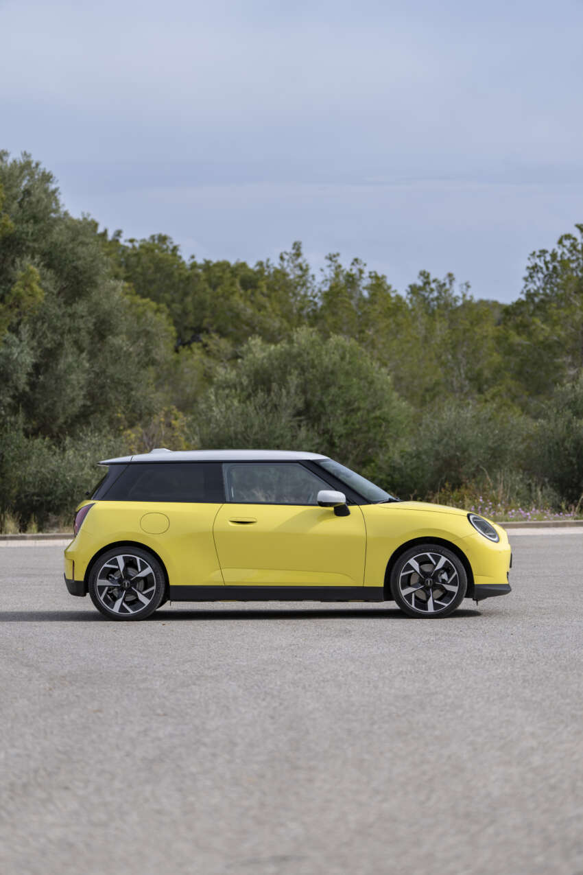 2024 MINI Cooper SE review – new Chinese-built EV MINI Hatch has nearly 2x range, but is it less fun? 1789131