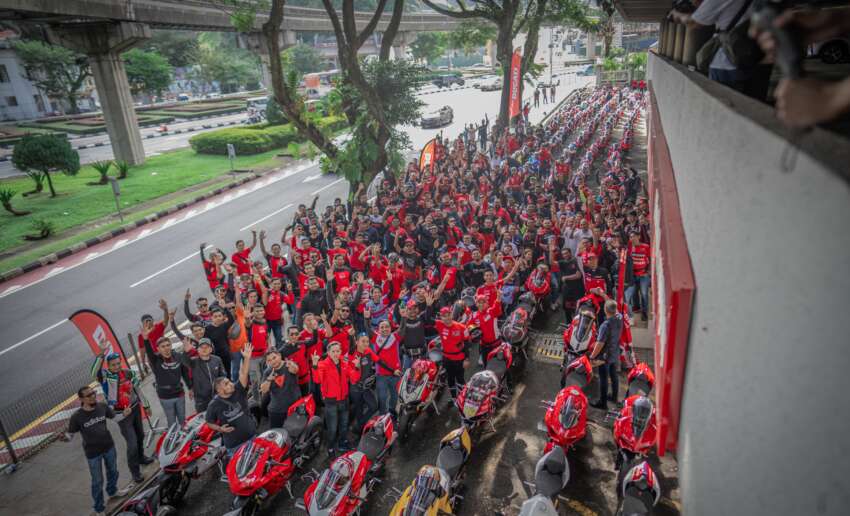 Malaysian Ducati Panigale owners set new record 1783595
