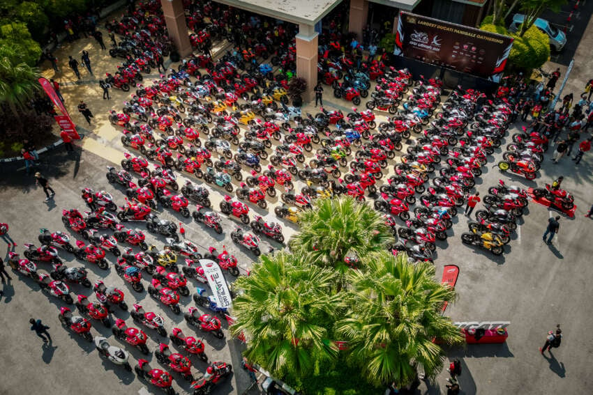 Malaysian Ducati Panigale owners set new record 1783607