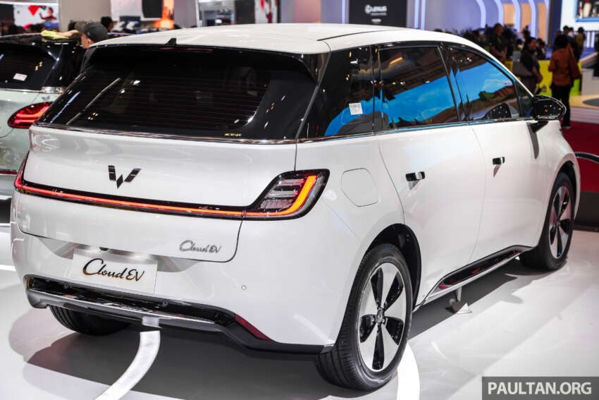 Wuling Cloud EV on display at GIIAS 2024 – MG4 EV, BYD Dolphin rival; 136 PS, 460 km range; from RM115k 1791757