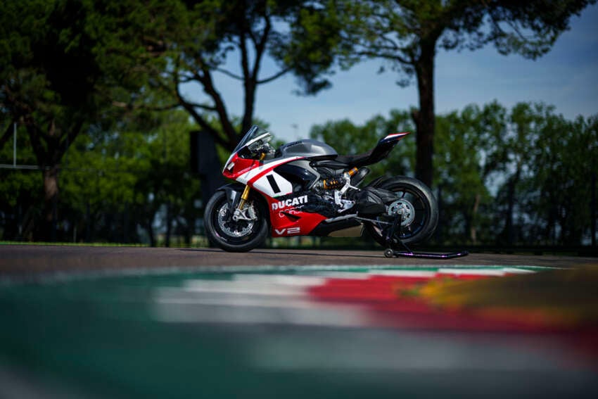 2025 Ducati Panigale V2 Superquadro Final Edition – limited edition of only 555 units worldwide 1789936