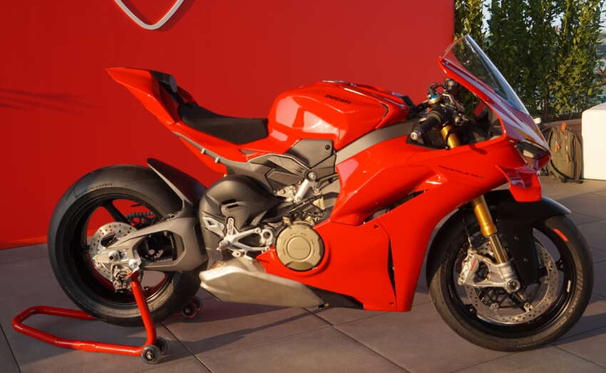 2025 Ducati Panigale V4S revealed at WDW2024, Italy 1796067