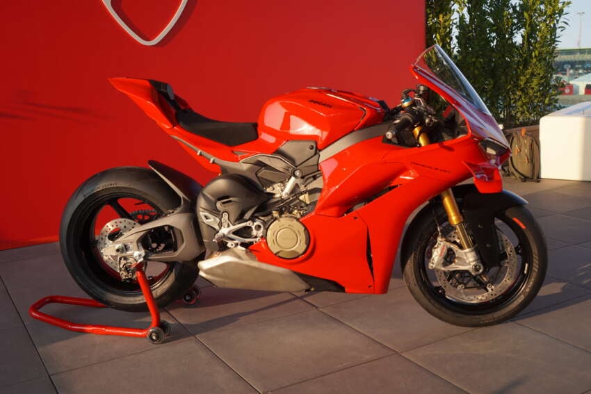 2025 Ducati Panigale V4S revealed at WDW2024, Italy 1796068