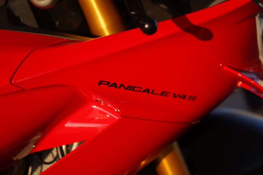 2025 Ducati Panigale V4S revealed at WDW2024, Italy 1796086