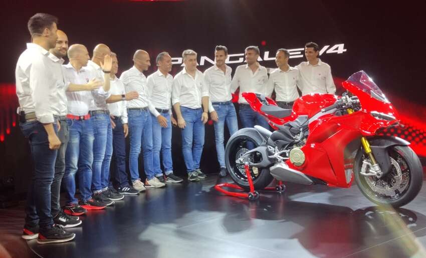 2025 Ducati Panigale V4S revealed at WDW2024, Italy 1796091