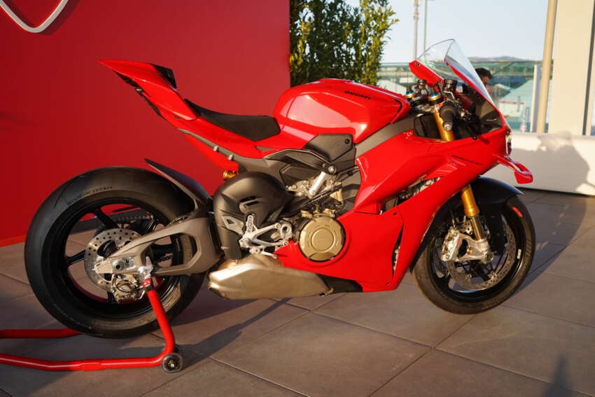 2025 Ducati Panigale V4S revealed at WDW2024, Italy 1796069