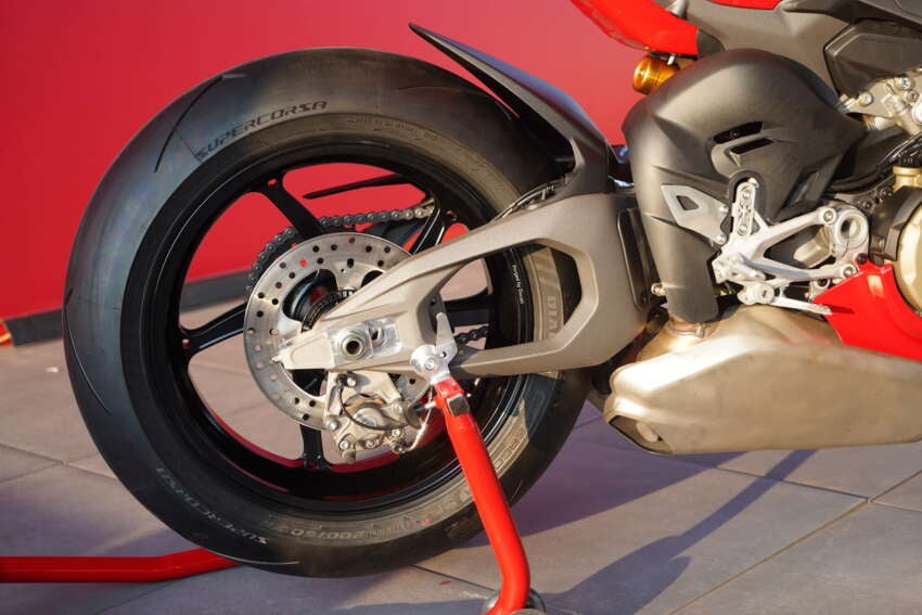 2025 Ducati Panigale V4S revealed at WDW2024, Italy 1796070