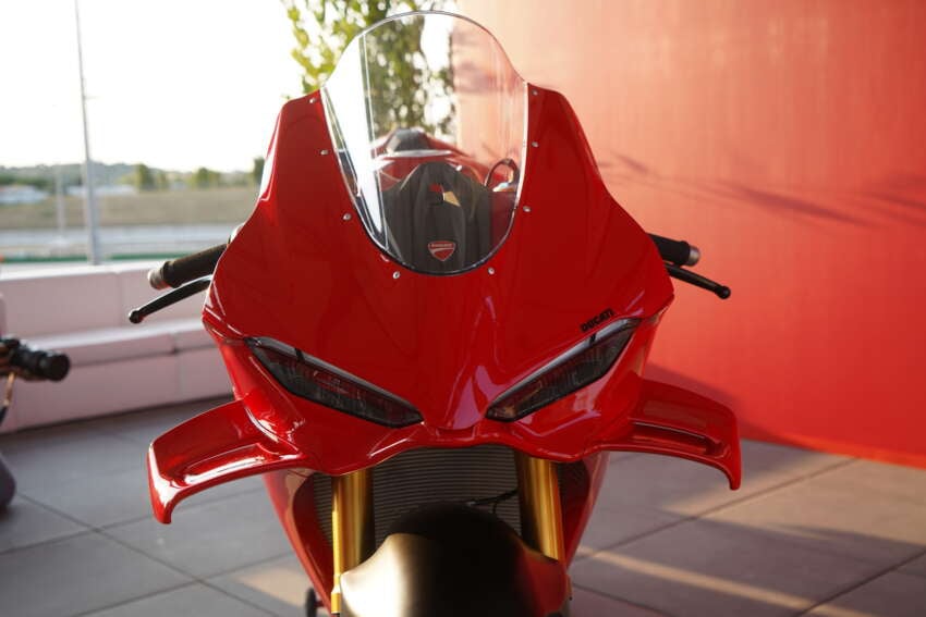 2025 Ducati Panigale V4S revealed at WDW2024, Italy 1796074