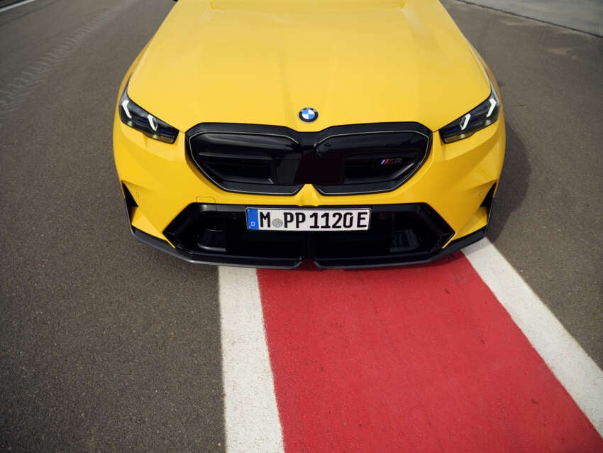 2024 BMW M5 G90 gets M Performance Parts – carbon fibre bodykit, matte black decals for 727 PS PHEV 1795601