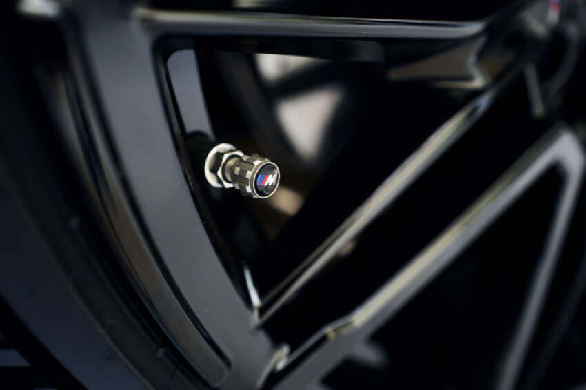 2024 BMW M5 G90 gets M Performance Parts – carbon fibre bodykit, matte black decals for 727 PS PHEV 1795605