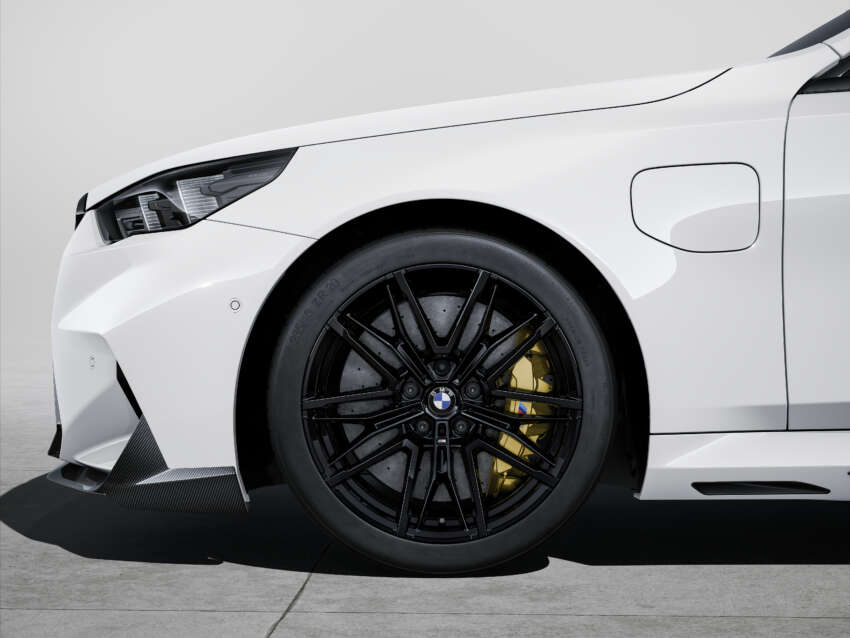 2024 BMW M5 G90 gets M Performance Parts – carbon fibre bodykit, matte black decals for 727 PS PHEV 1795608