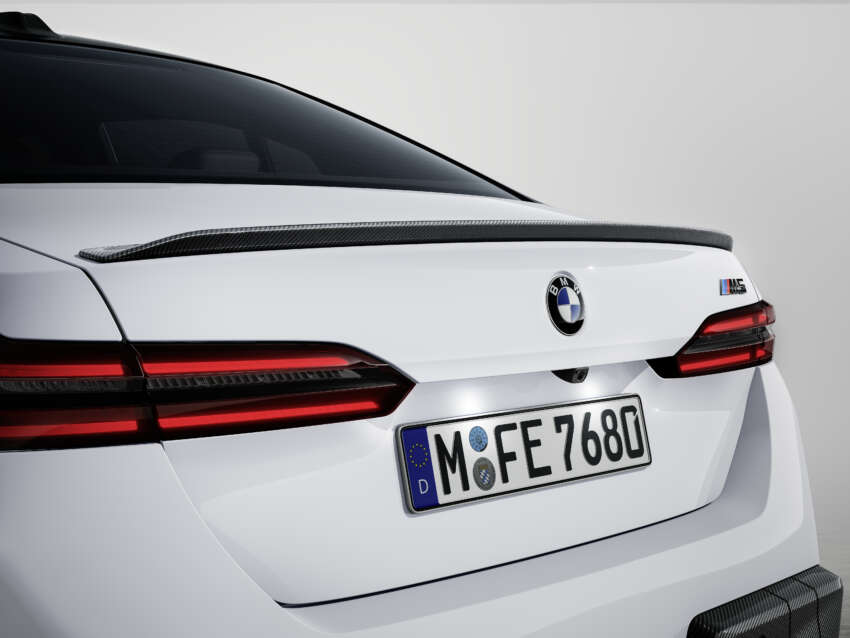 2024 BMW M5 G90 gets M Performance Parts – carbon fibre bodykit, matte black decals for 727 PS PHEV 1795613