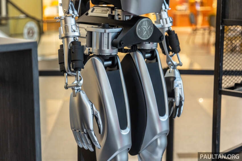 Tesla Bot ‘Optimus’ in Malaysia – Gen 1 robot shown 1800564