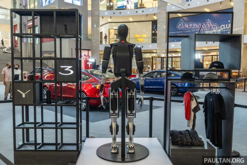 Tesla Bot ‘Optimus’ in Malaysia – Gen 1 robot shown 1800573