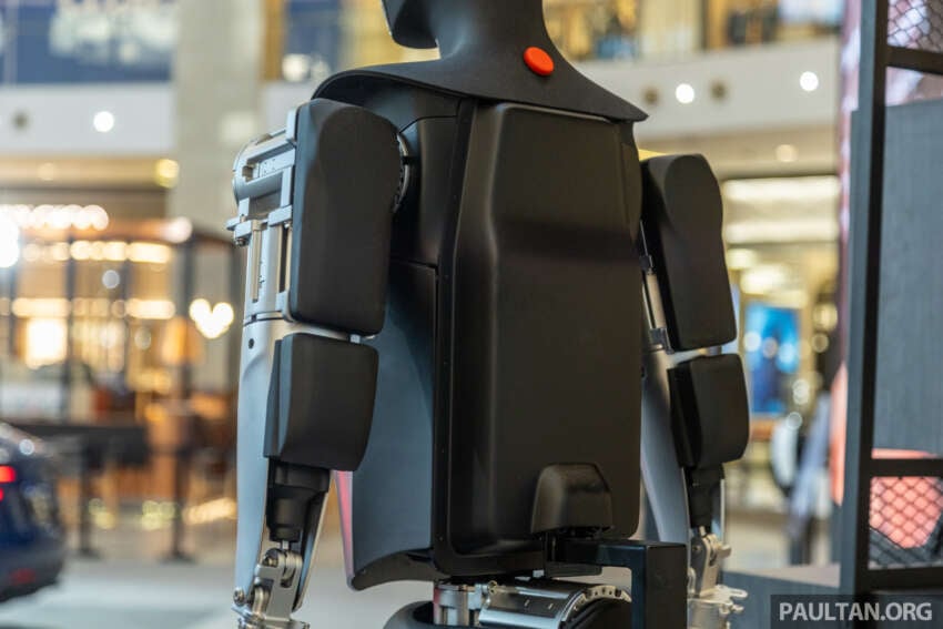 Tesla Bot ‘Optimus’ in Malaysia – Gen 1 robot shown 1800575