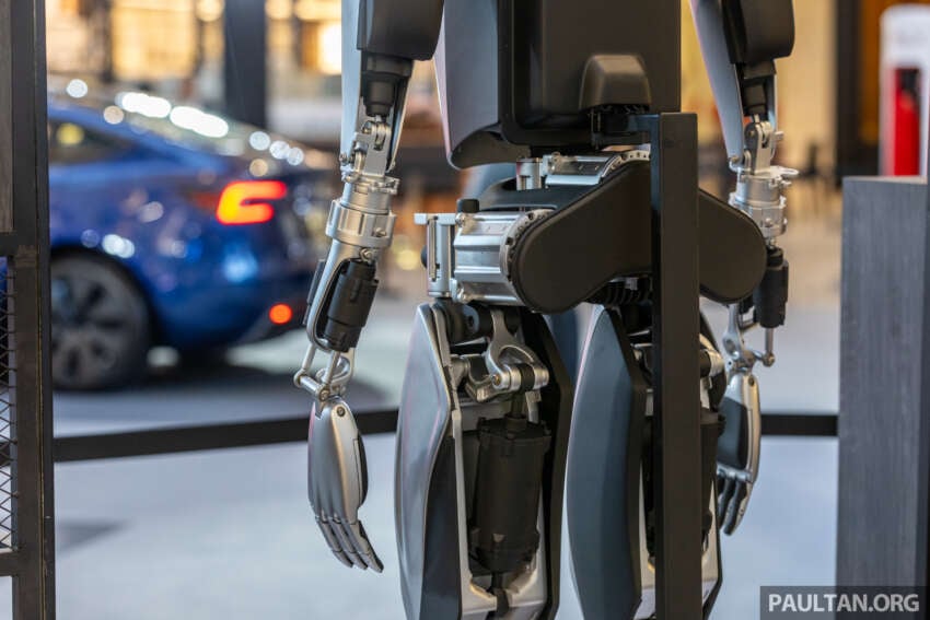 Tesla Bot ‘Optimus’ in Malaysia – Gen 1 robot shown 1800576