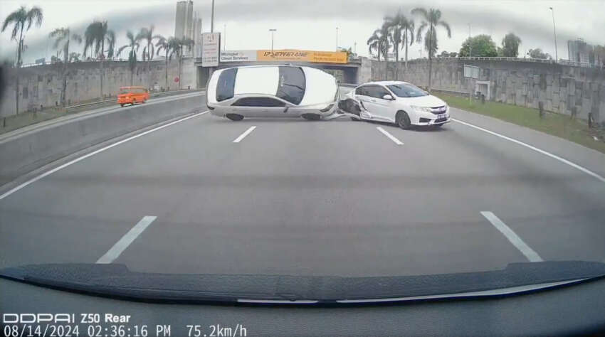 Toyota Camry overturns upon crashing into Honda City on Kesas Highway near Awan Besar, KL 1803249