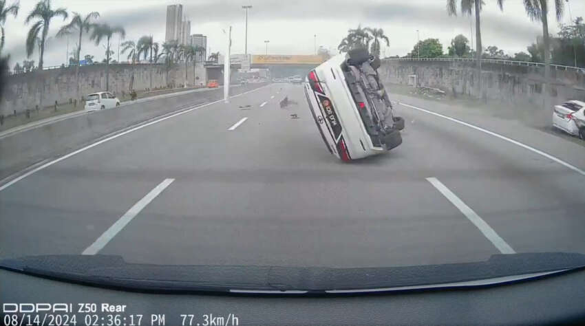 Toyota Camry overturns upon crashing into Honda City on Kesas Highway near Awan Besar, KL 1803251