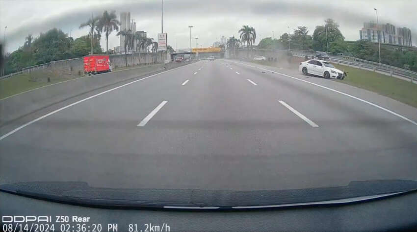 Toyota Camry overturns upon crashing into Honda City on Kesas Highway near Awan Besar, KL 1803252